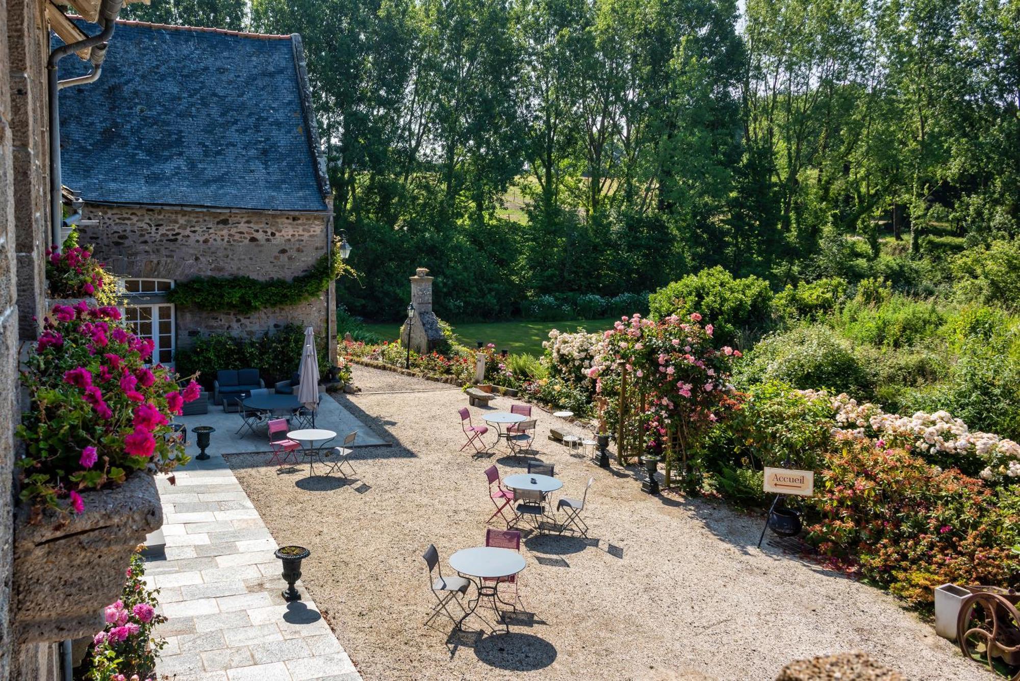 Hostellerie De La Motte Jean Saint-Coulomb Exterior photo